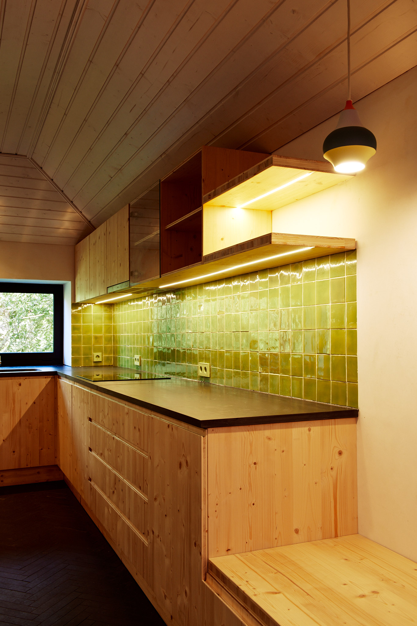 Self-Sufficient Living, Arouca