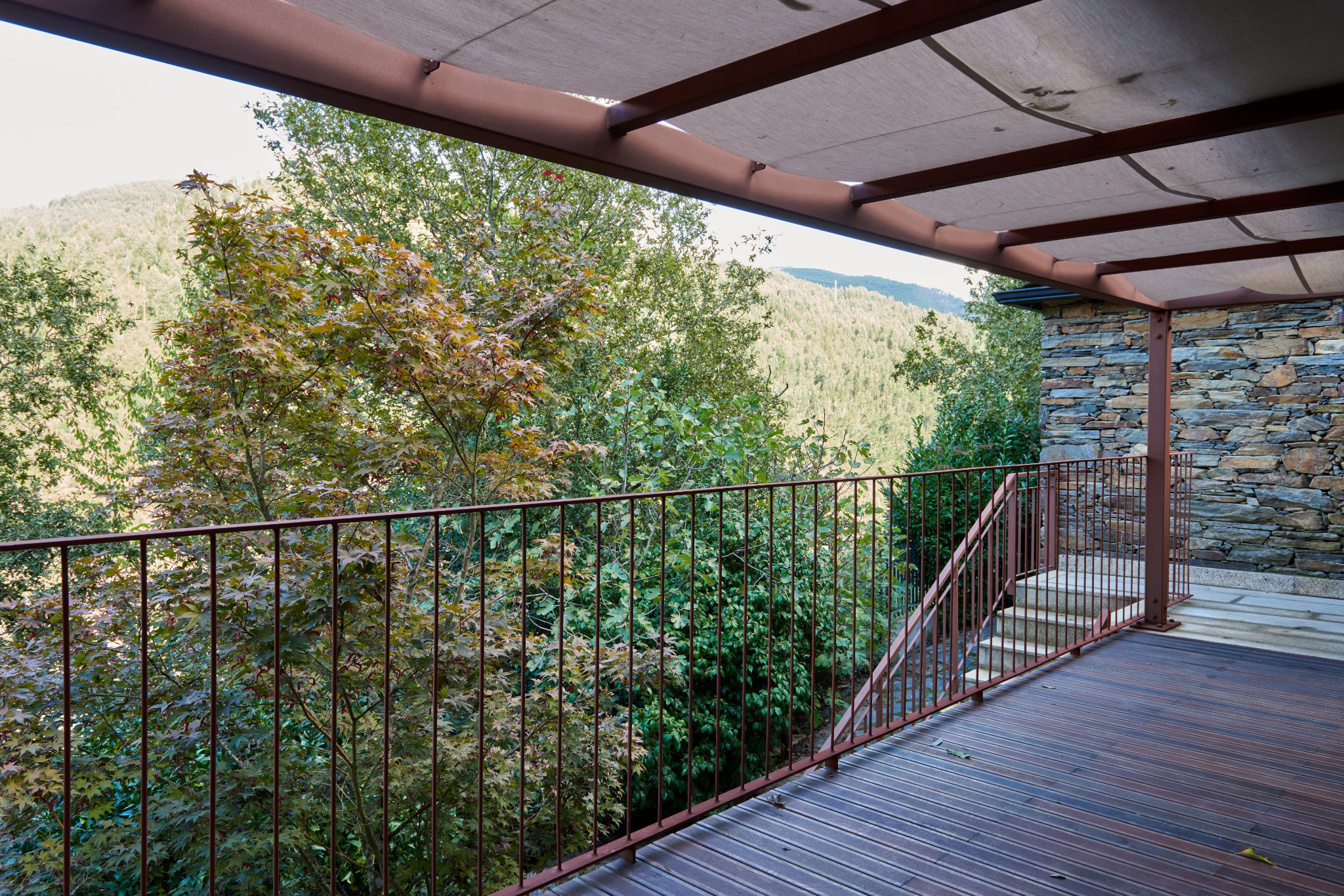 Self-Sufficient Living, Arouca