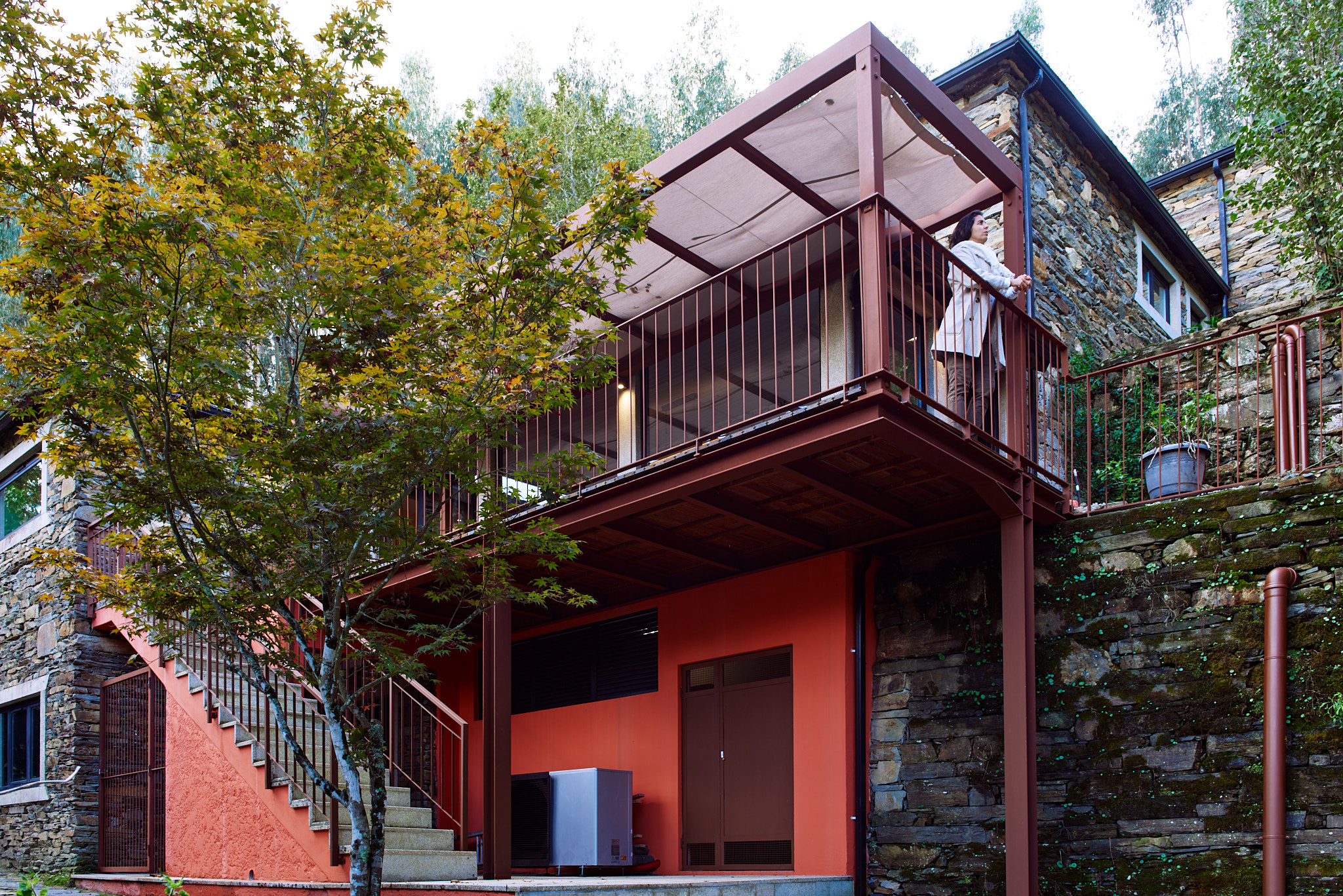 Self-Sufficient Living, Arouca