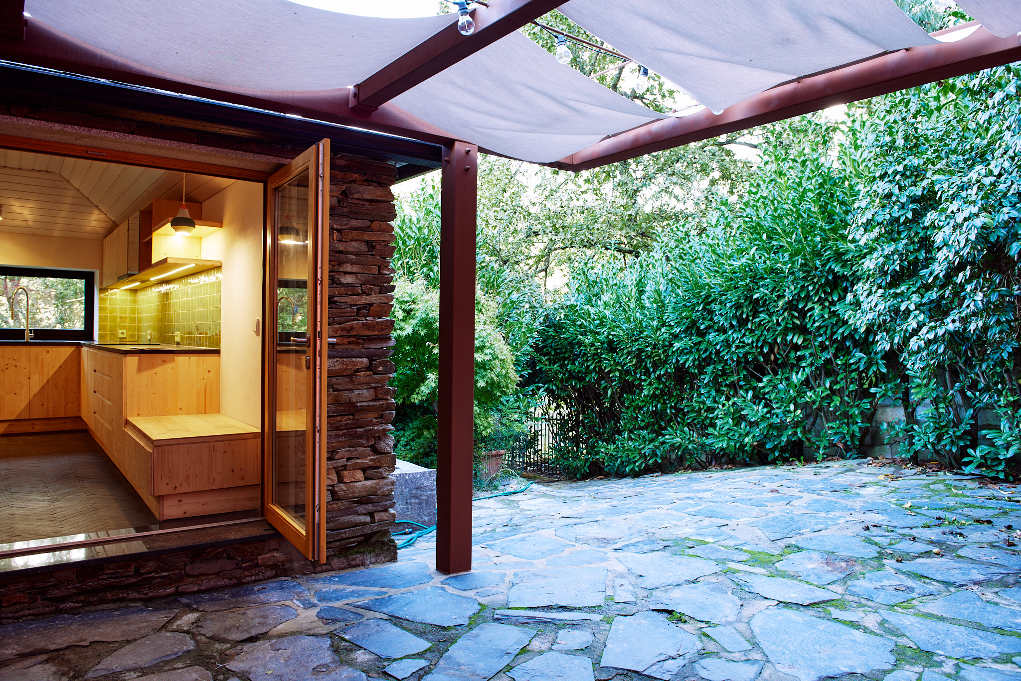 Self-Sufficient Living, Arouca