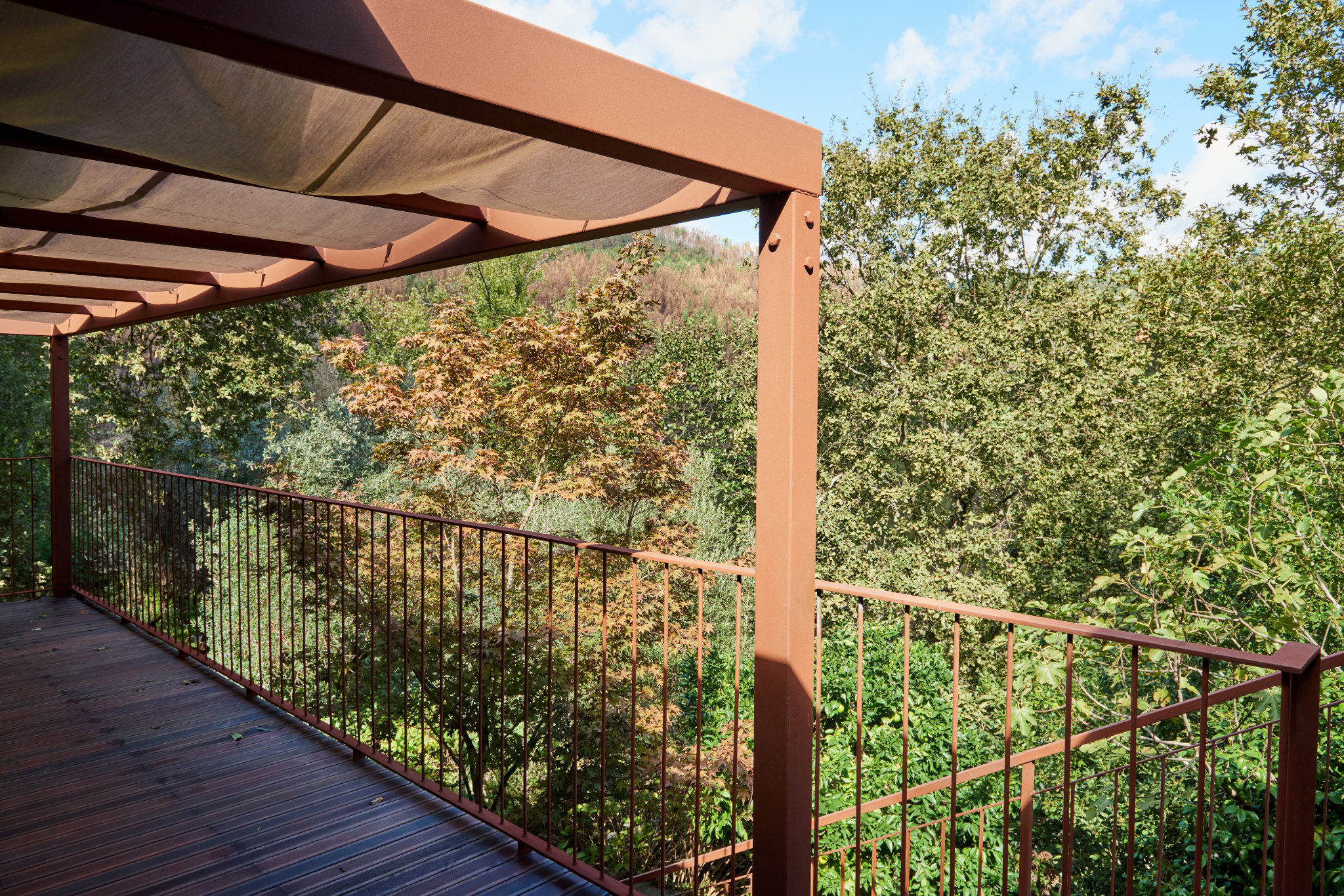 Self-Sufficient Living, Arouca